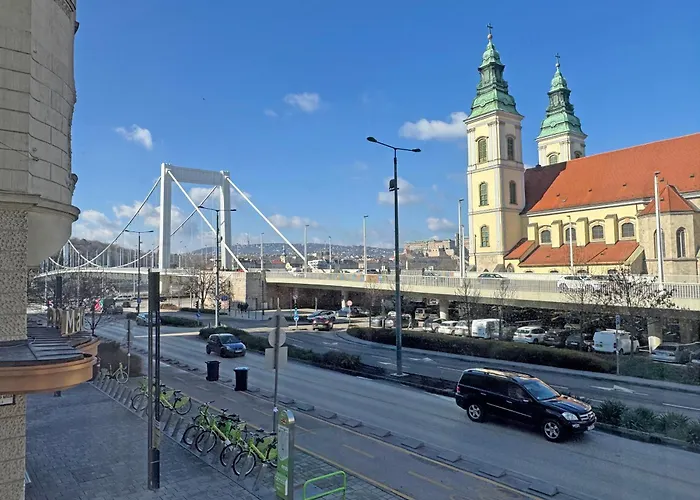 Deluxe Danube City Center Suites Next To The Fashion St\'