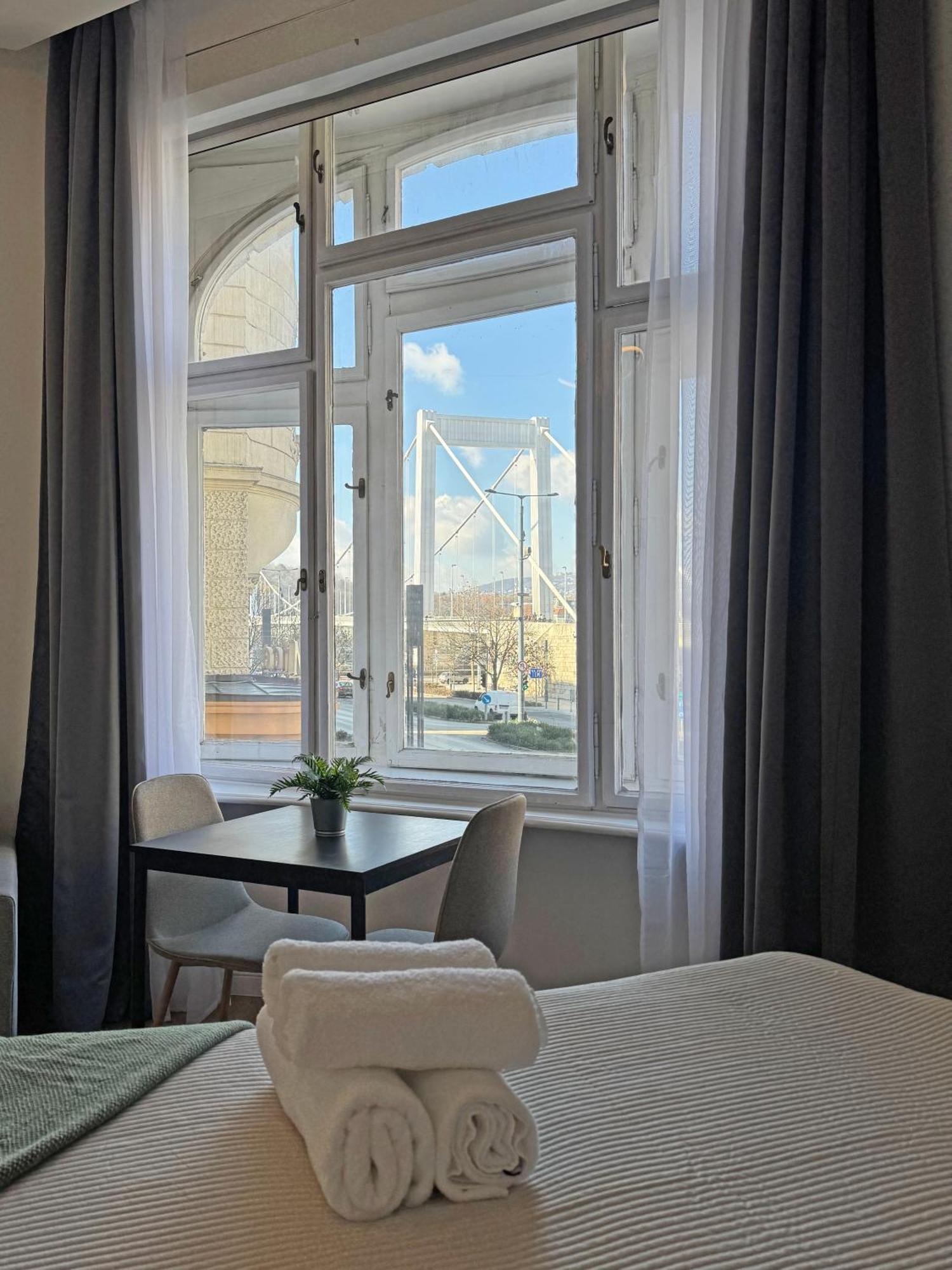 Apartman Deluxe Danube Center Next To The Fashion St' *