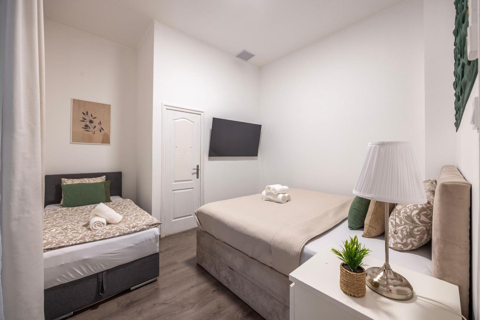 Apartman Deluxe Danube Center Next To The Fashion St' *